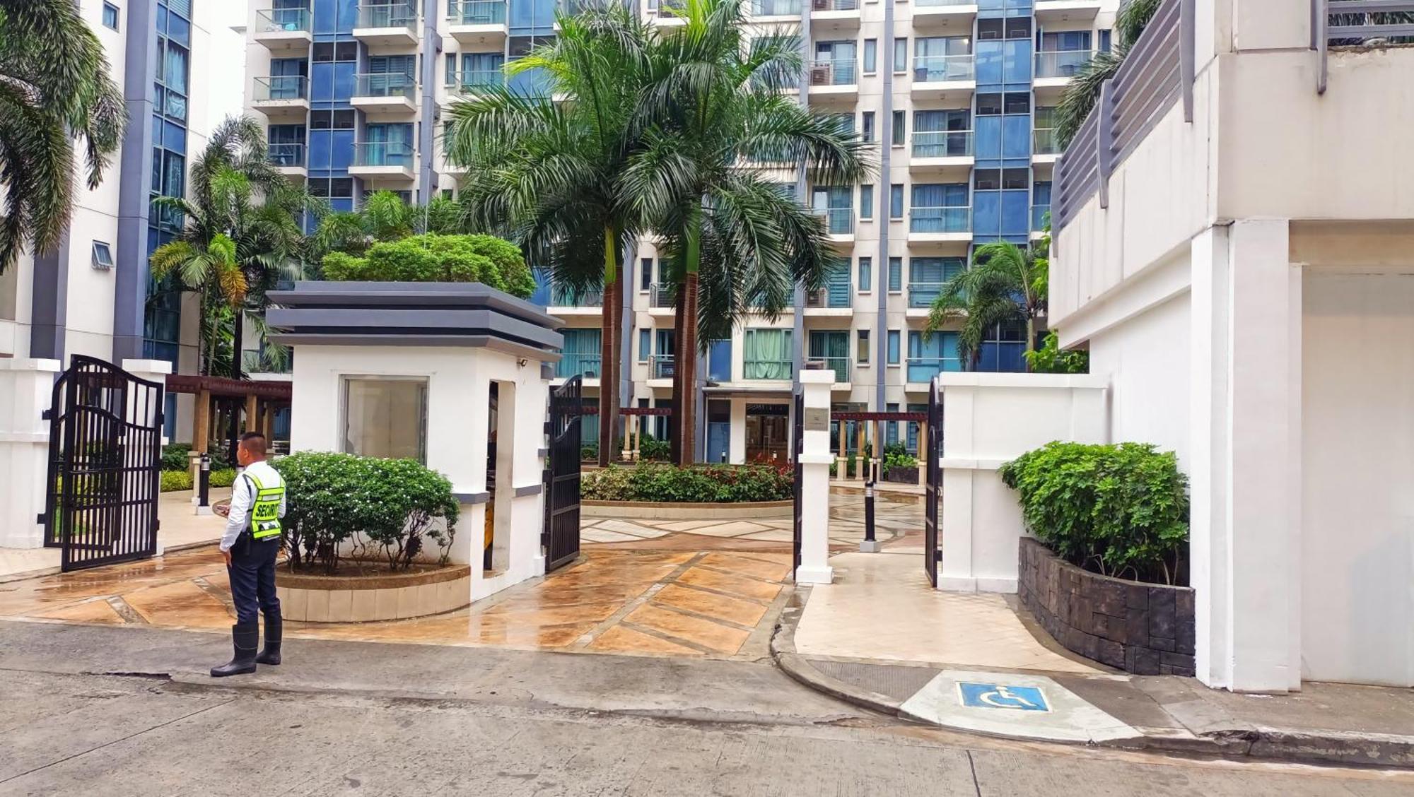 Condotel In Front Of Terminal 3 Manila Exterior photo